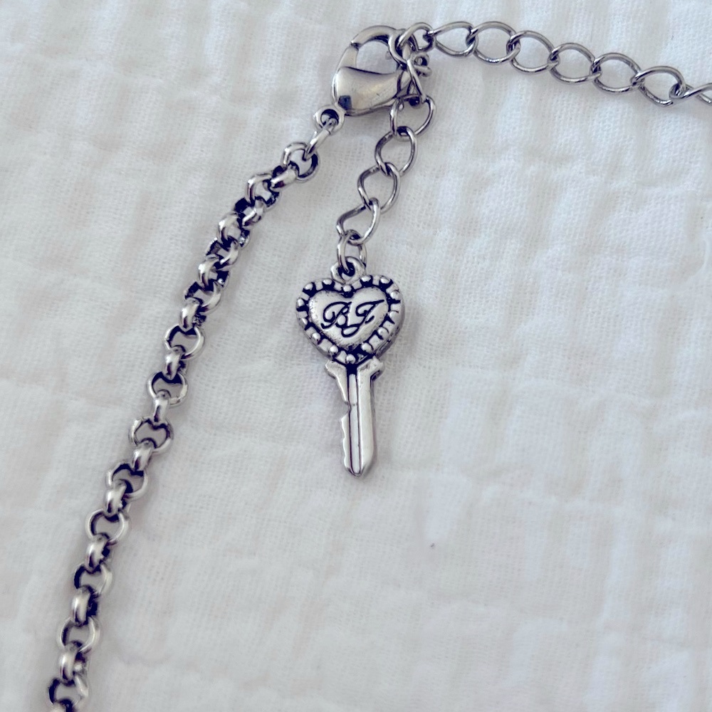 🎀 Betsey Johnson 🎀 Rhinestone Silver and Black Necklace - Picture 3 of 3